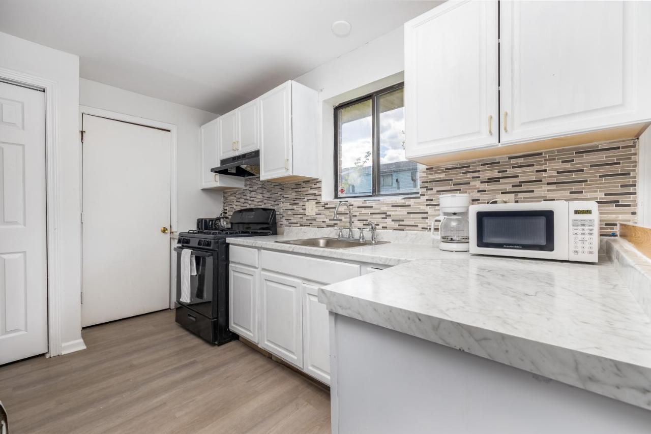 Beautiful 3 Bedroom Condo In Hartford! Exterior foto