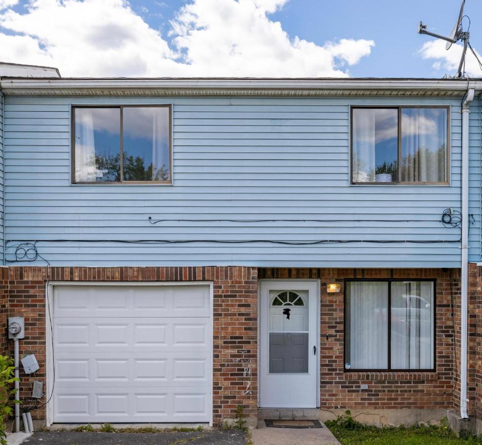 Beautiful 3 Bedroom Condo In Hartford! Exterior foto